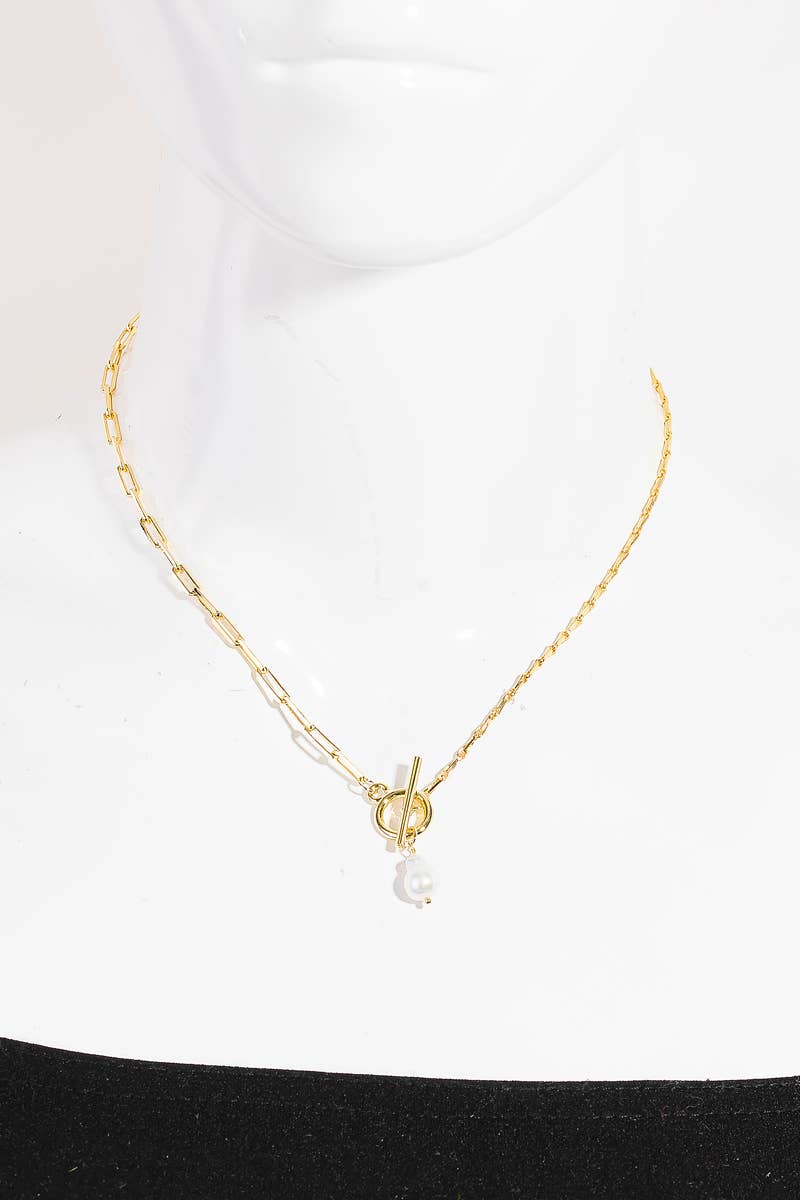 TOGGLE PEARL CHARM NECKLACE