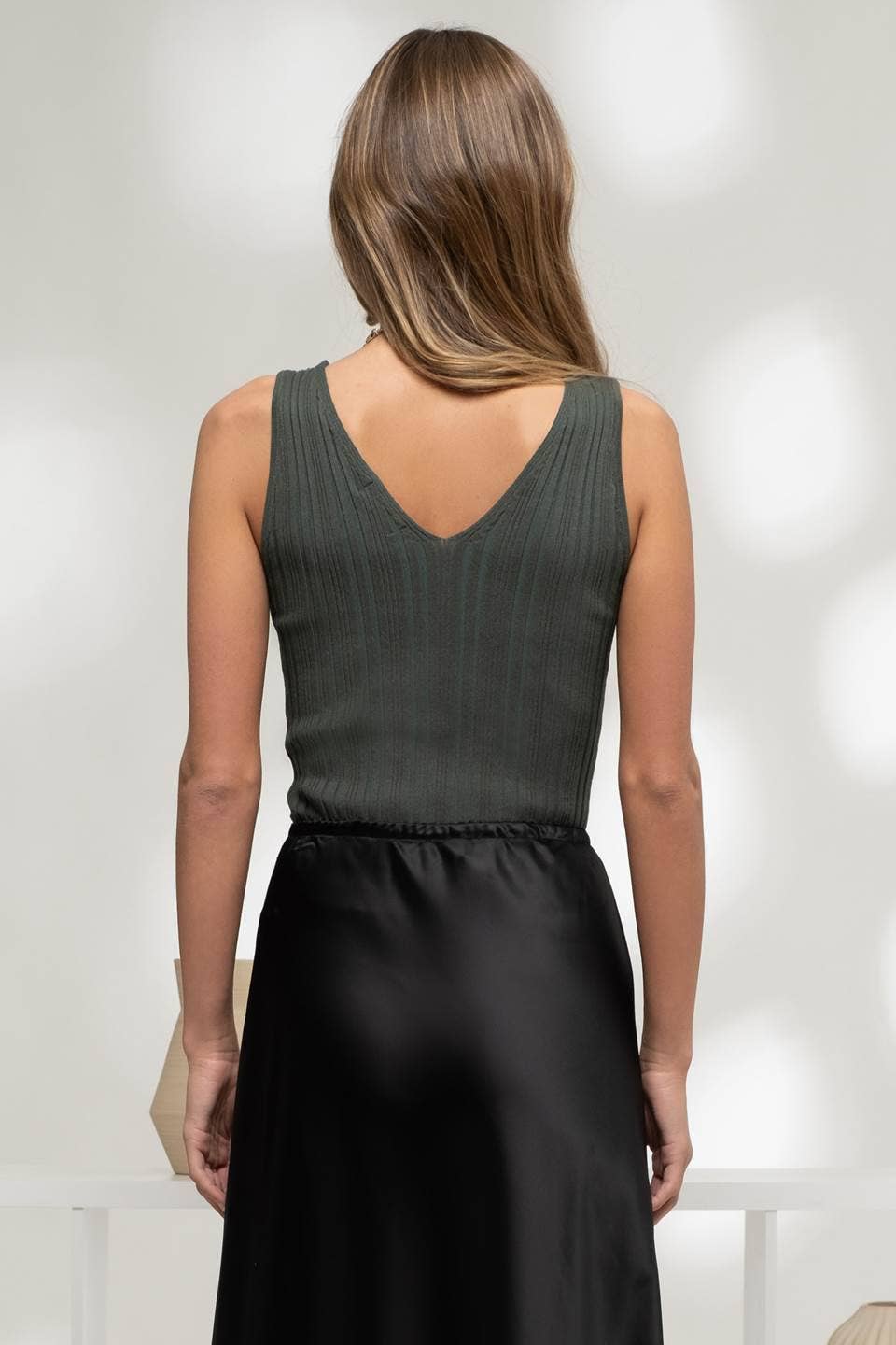 V-NECK SWEATER TANK