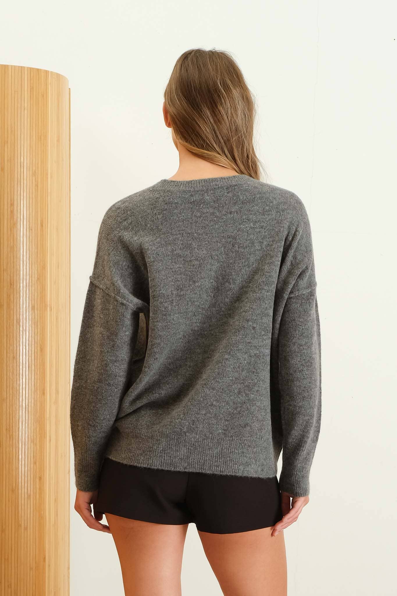 GREY CREWNECK KNIT SWEATER