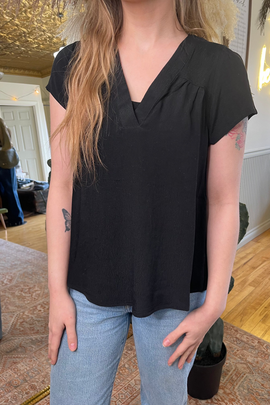 BRINNEY FLOWY CAP SLEEVE V-NECK TOP