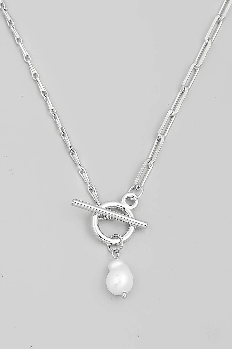 TOGGLE PEARL CHARM NECKLACE